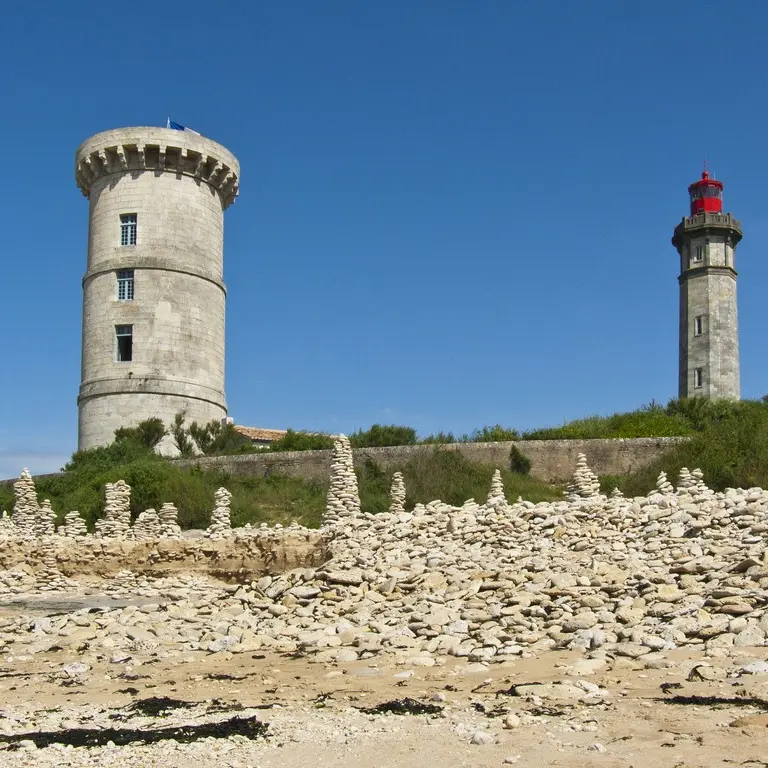 Phare des Baleines et vieille tour