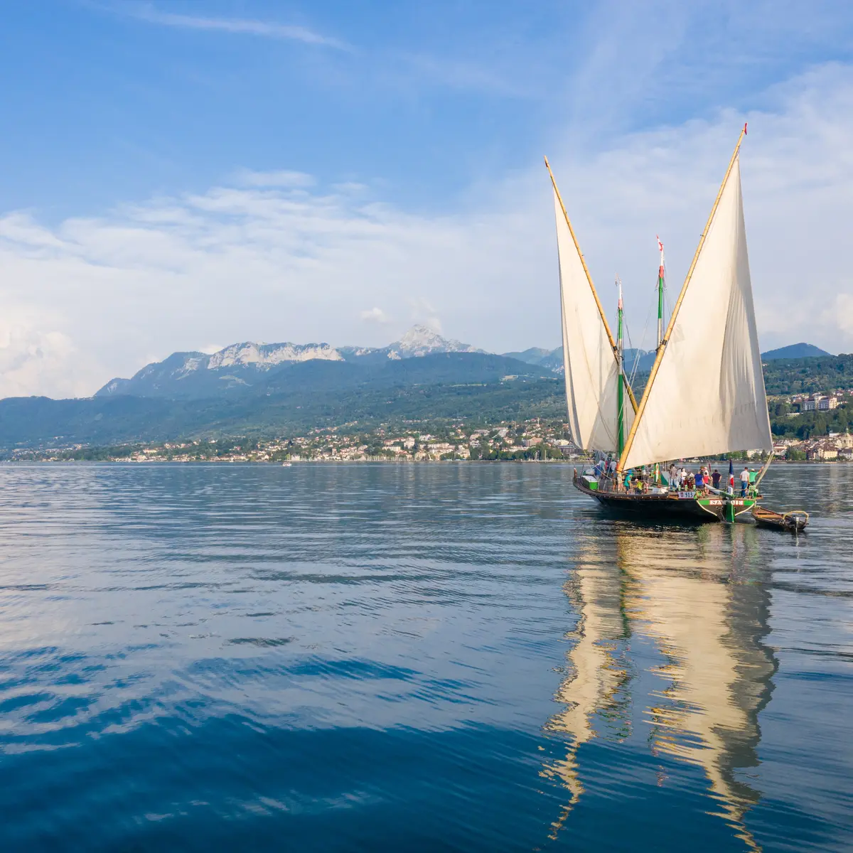 barque la Savoie au large d'Evian