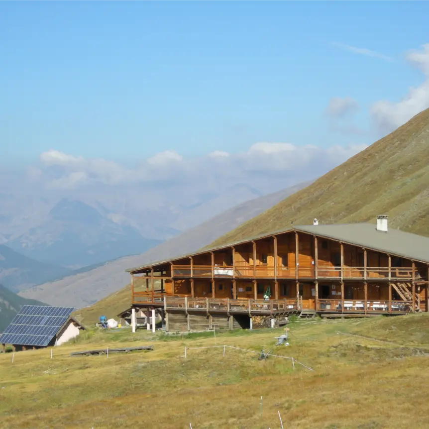 Extérieur été du Refuge Agnel
