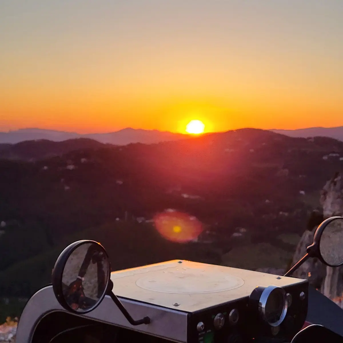 Sortie en buggy au coucher du soleil et apéro local_Montclar