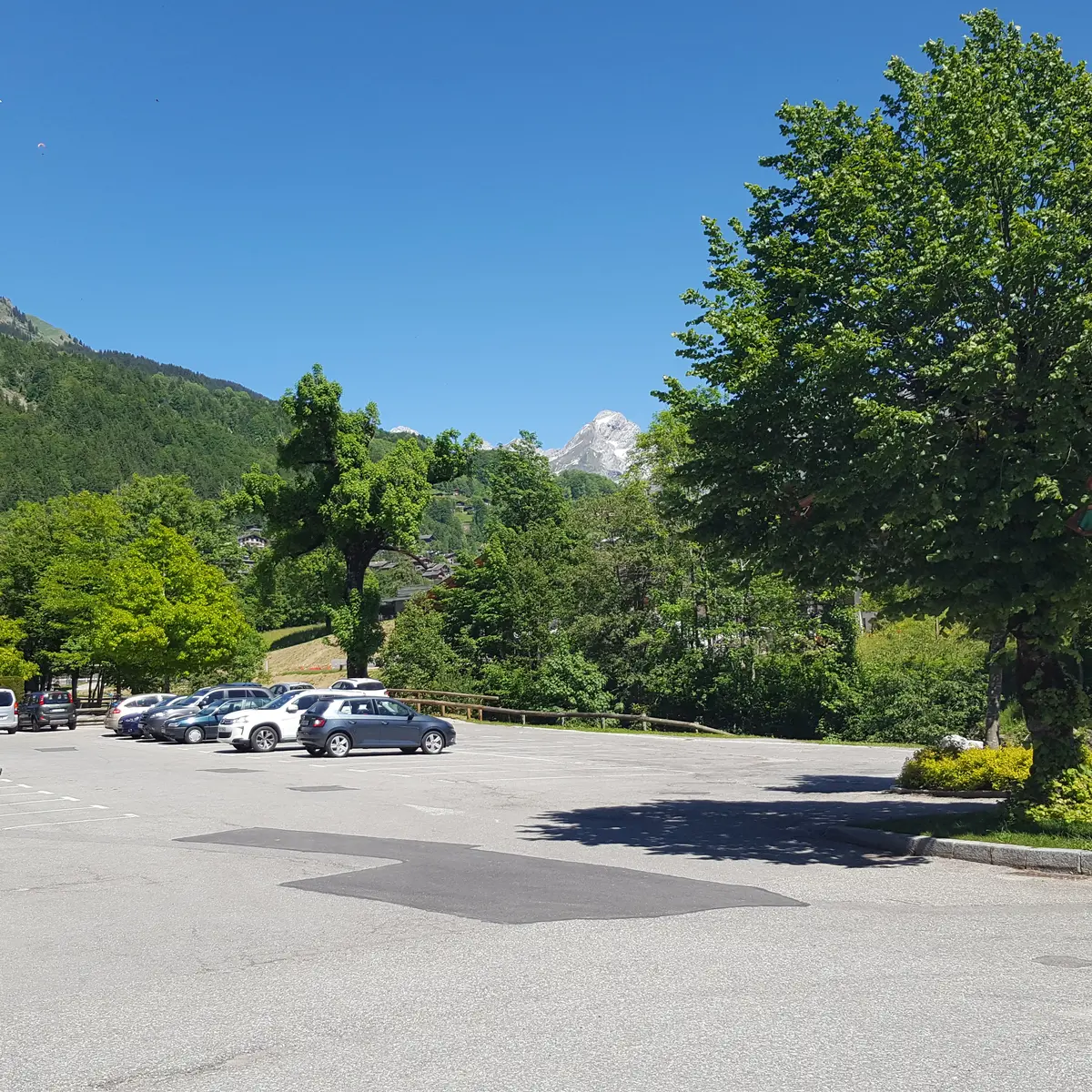 Parking de la piscine