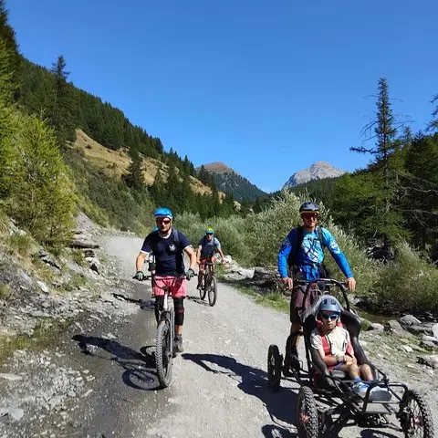 Descente fauteuil tout terrain Handisport_Abriès-Ristolas