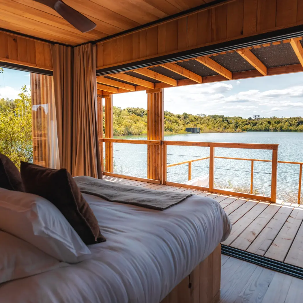 Vue depuis le lit d'une cabane