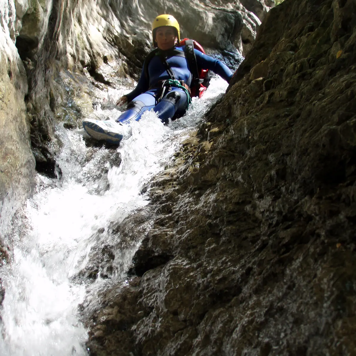 Canyoning dans une cascade
