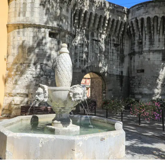 Pernes les Fontaines