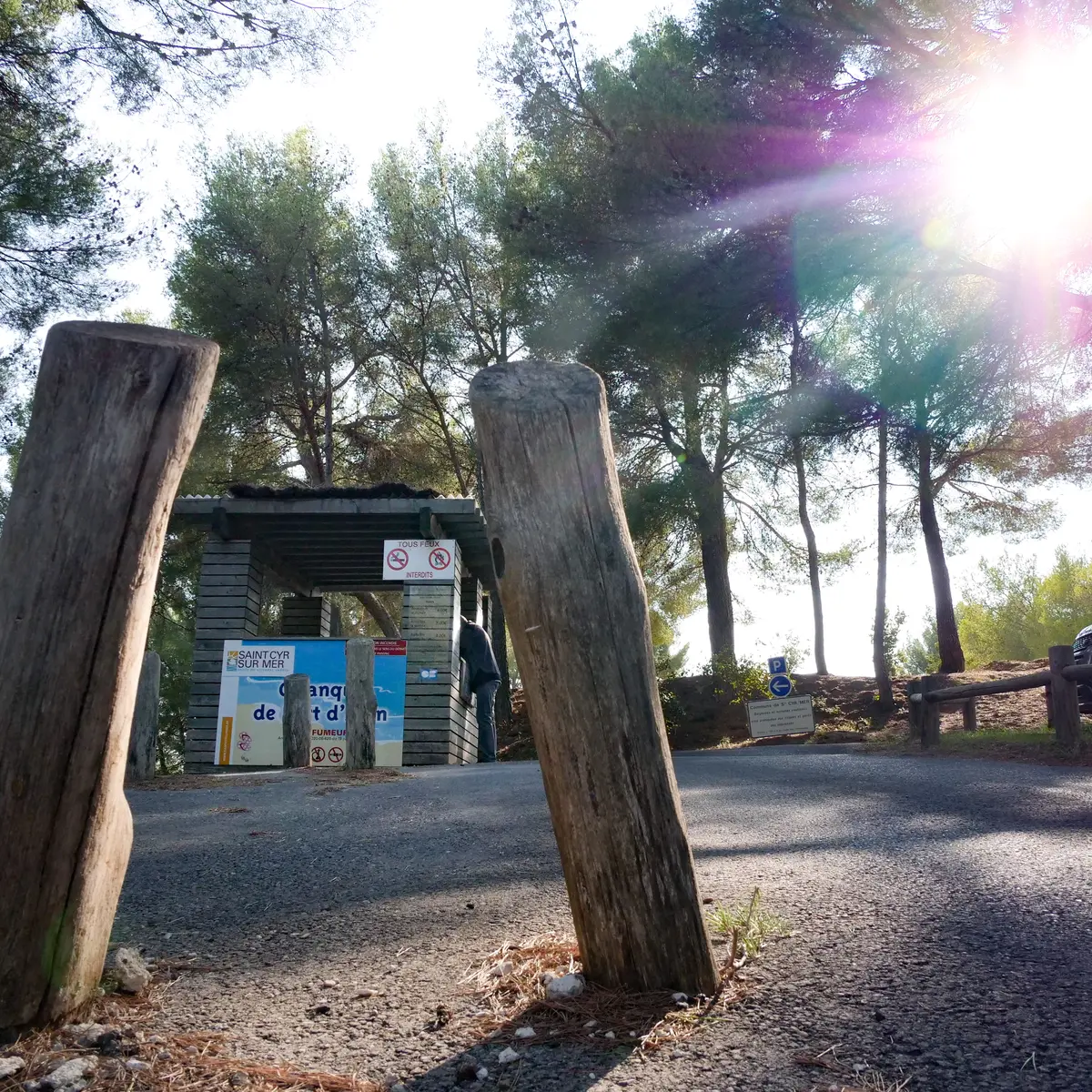 Entrée Parking Calanque de Port d'Alon