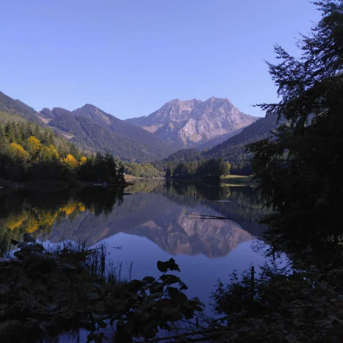 Lac de Vallon vue sur le Roc d'Enfer