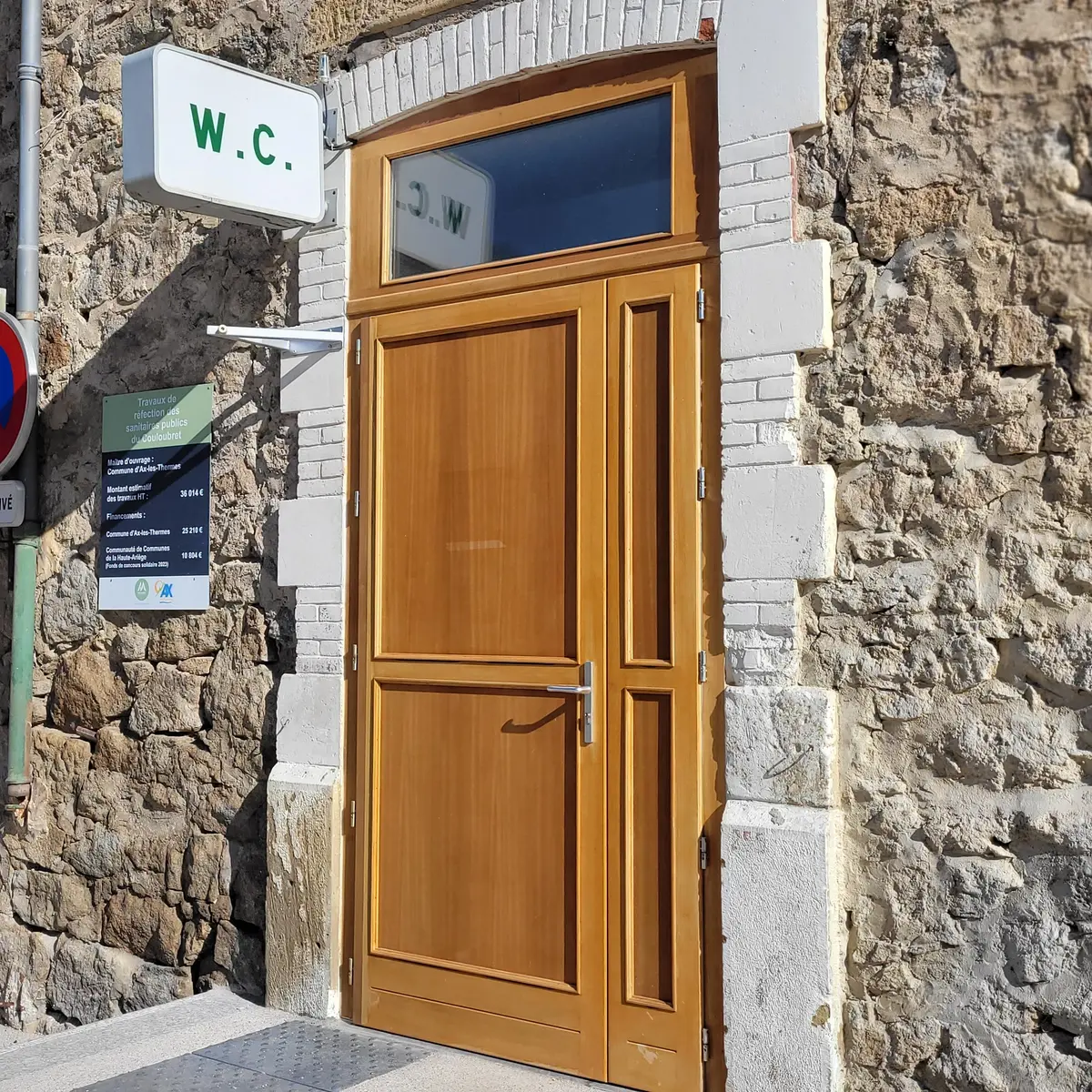 Porte des toilettes