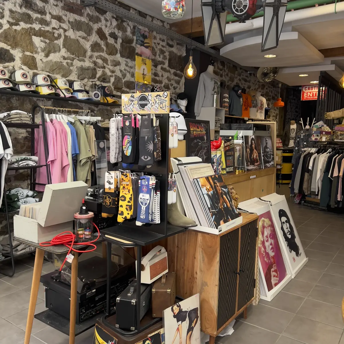 Intérieur boutique - îlot central