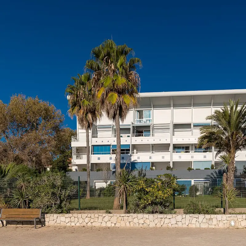 RESIDENCE