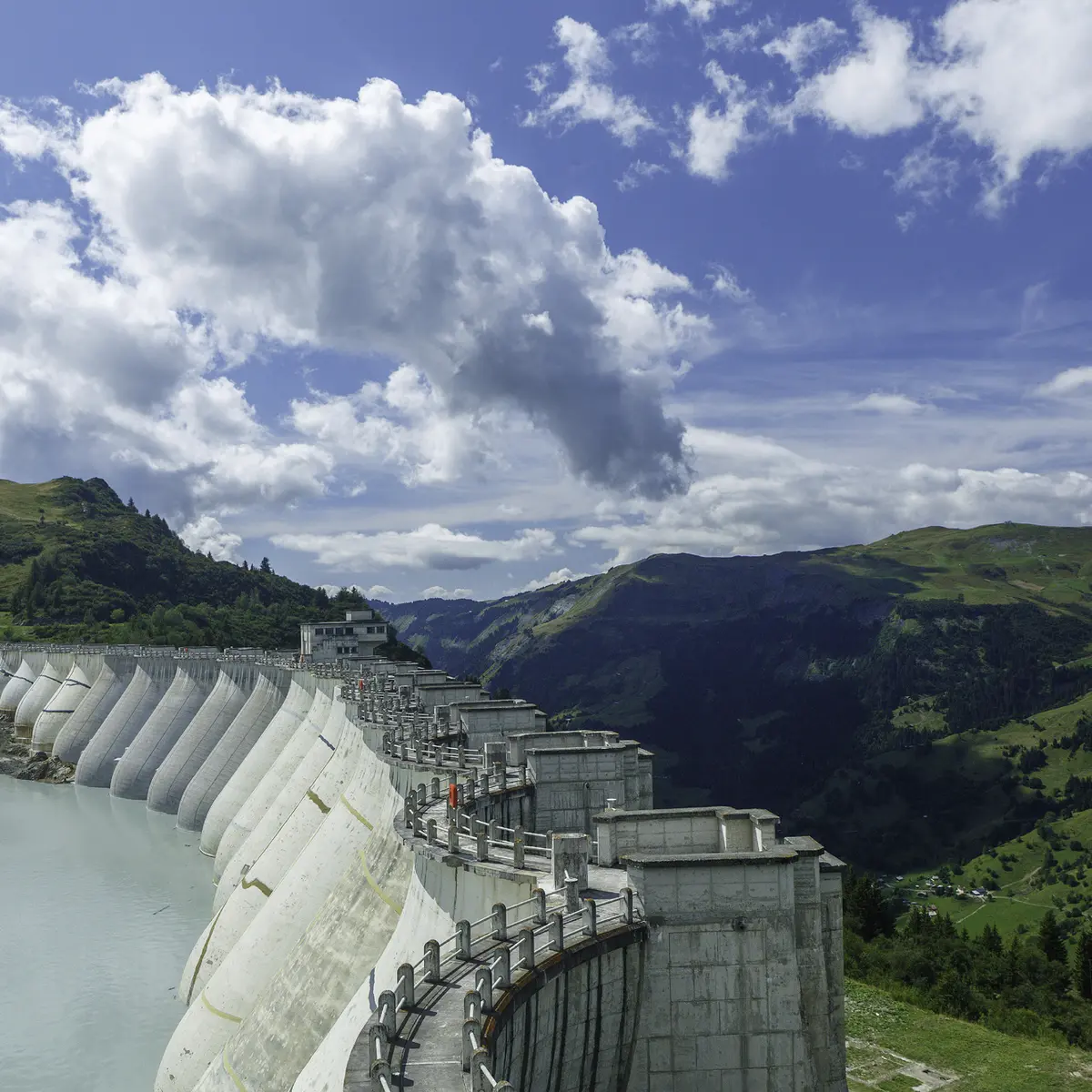 Vue de la vallée d'Hauteluc depuis le barrage