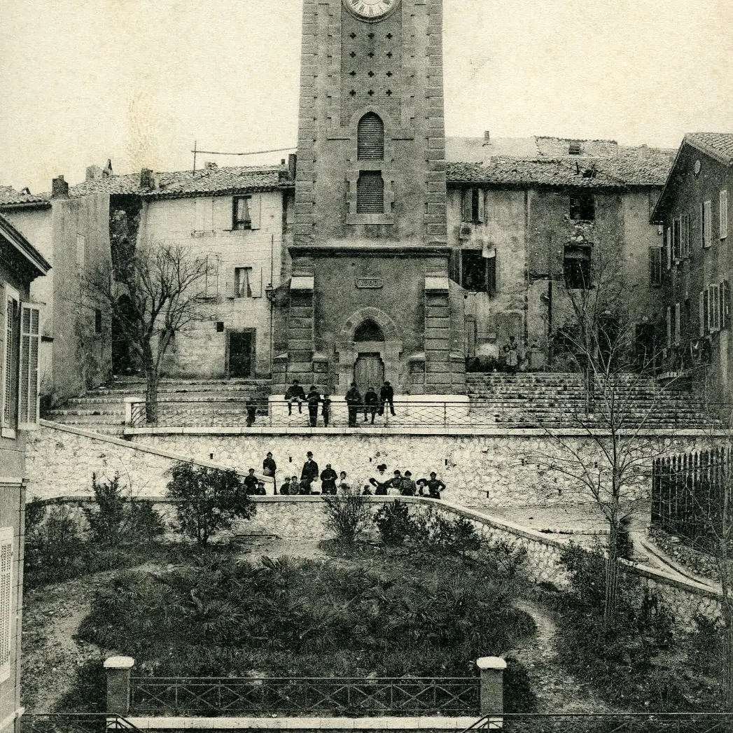 La tour de l'Horloge et le square Arnaud-Mathieu en 1908.