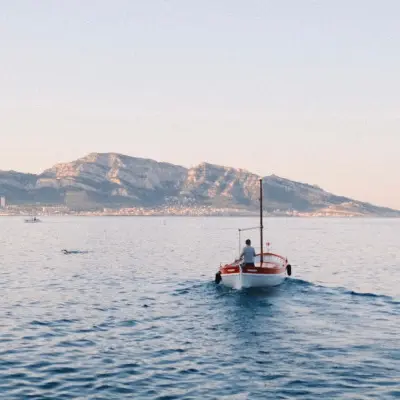 Guided tour aboard a traditional barquette