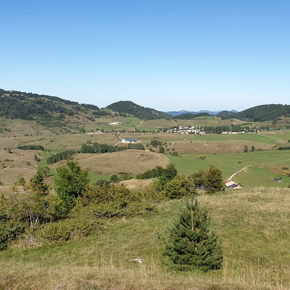 Vue sur Camurac depuis les ruines
