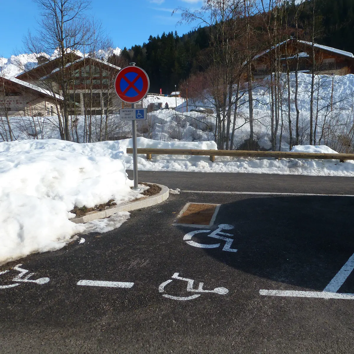 Place personne mobilité réduite gare routière