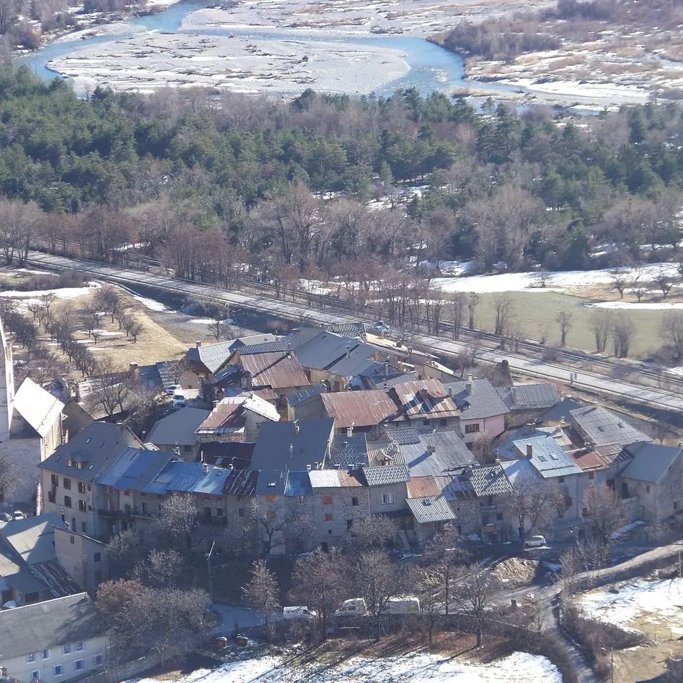 Saint-Crépin depuis le hameau des Guions