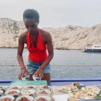 Coucher de soleil à la voile, buffet et vins de Provence