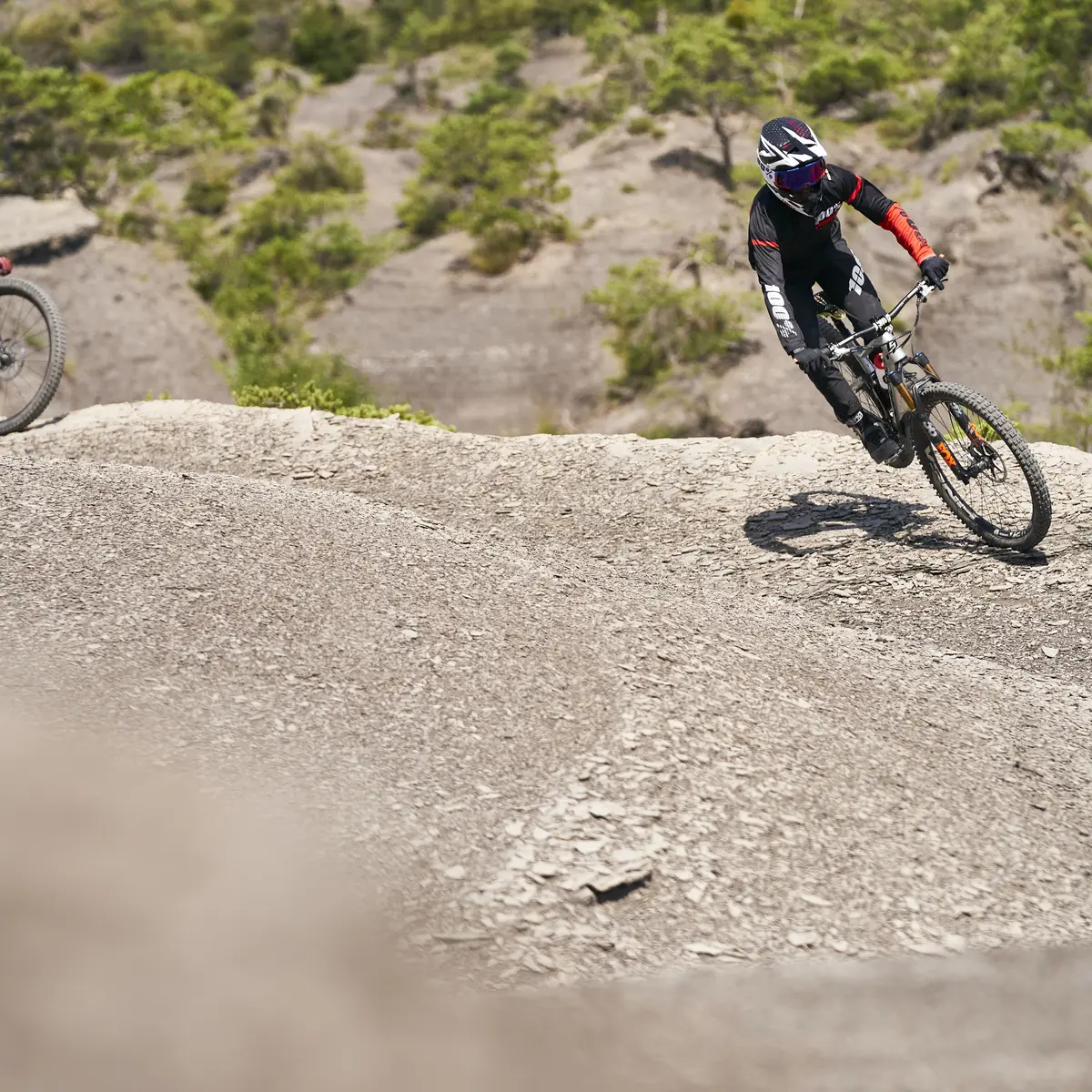 Sentier balisé dans les Terres Noires