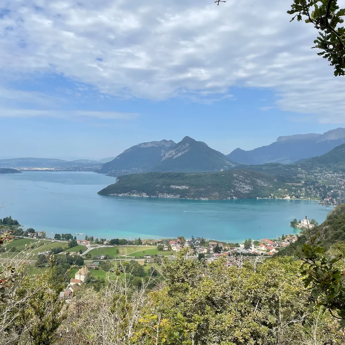 Panorama sur le lac d'Annecy depuis le Taillefer