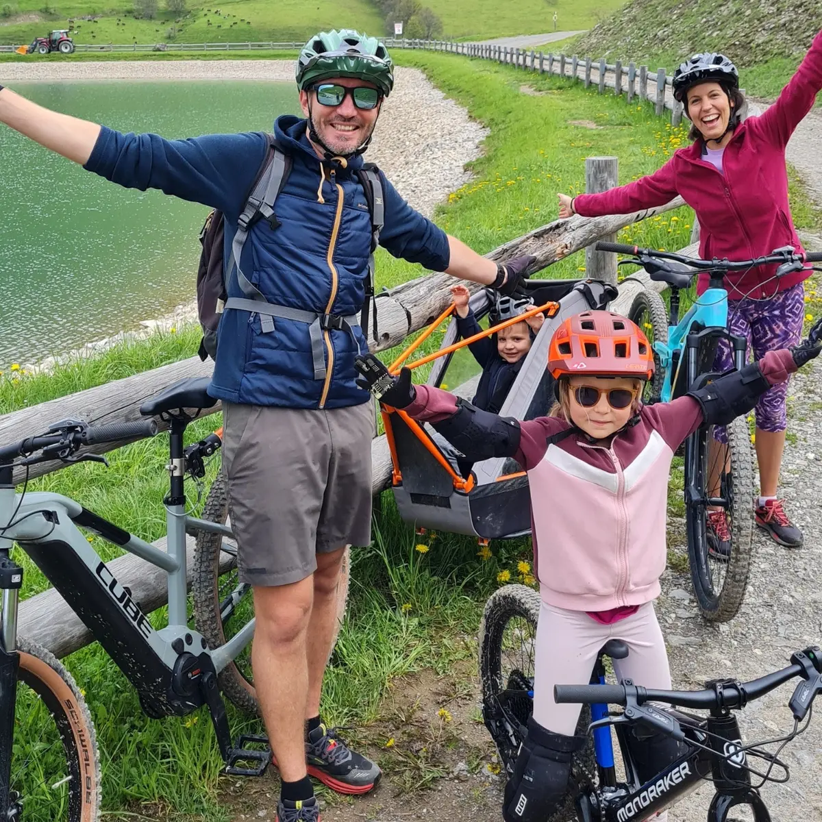 photo faille vélo devant le lac de la cour