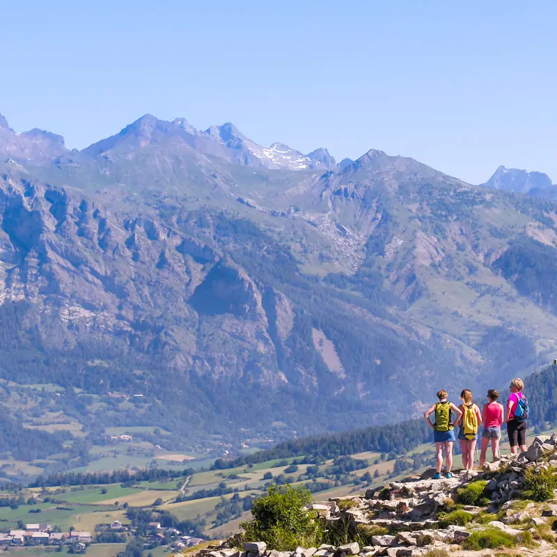 Croix Saint-Philippe, au dessus d'Ancelle, vallée du Champsaur