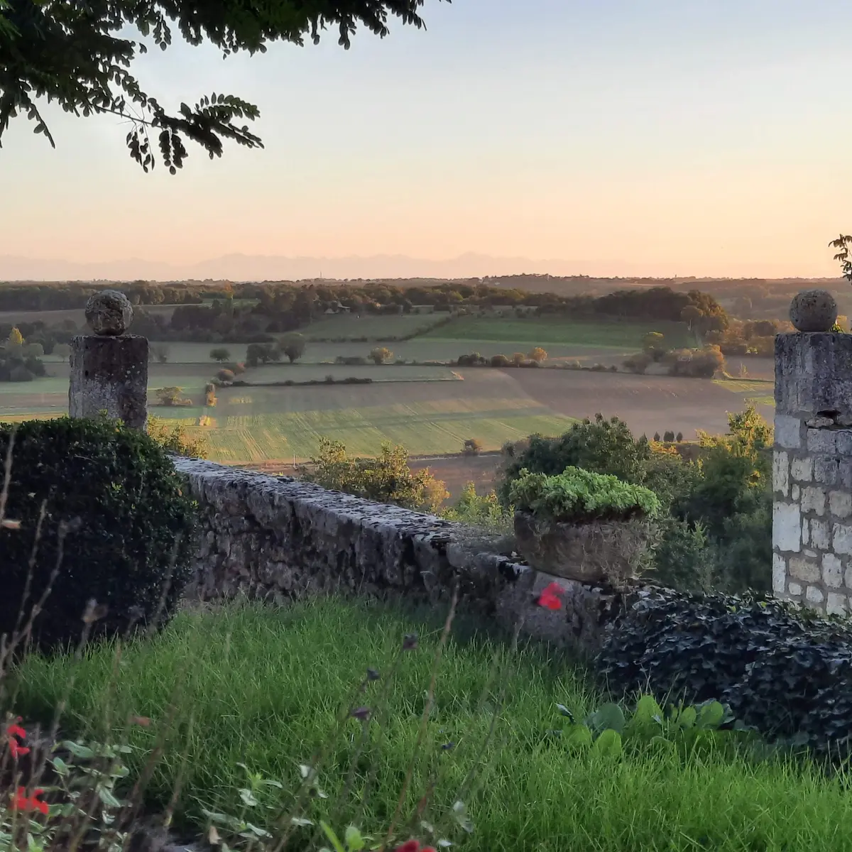 Départ devant l'église