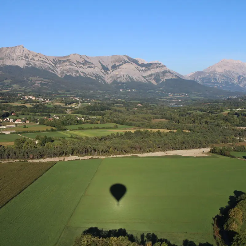Vol libre en montgolfière au-dessus de la vallée du Champsaur