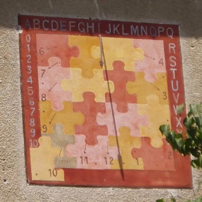 Cadran solaire de l'ancienne école de Névachee- Ville Haute