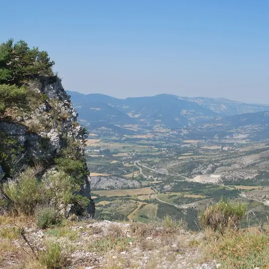 Vue sur la crête et la vallée