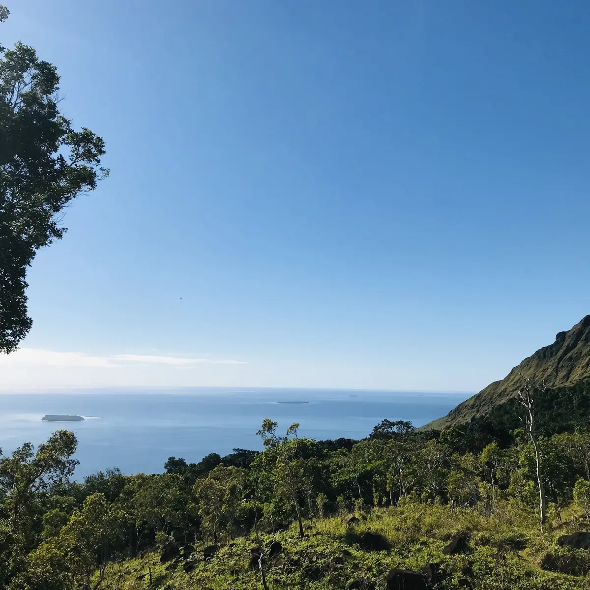 mer, lagon, roches de la ouaième, hienghène, randonnée, côte océanienne