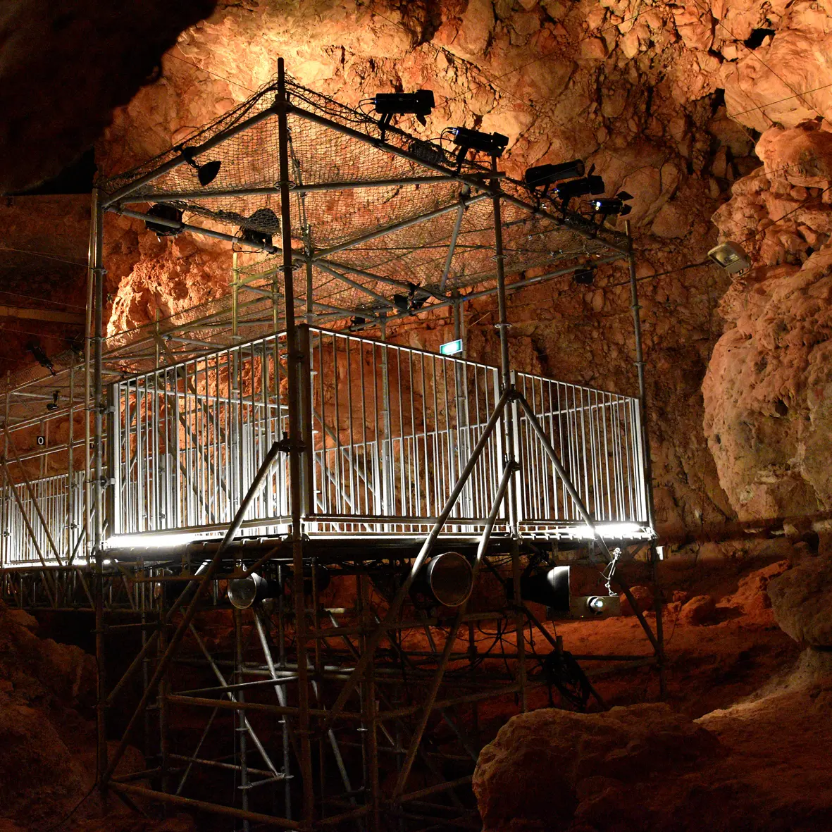 Accès sécurisé dans la grotte