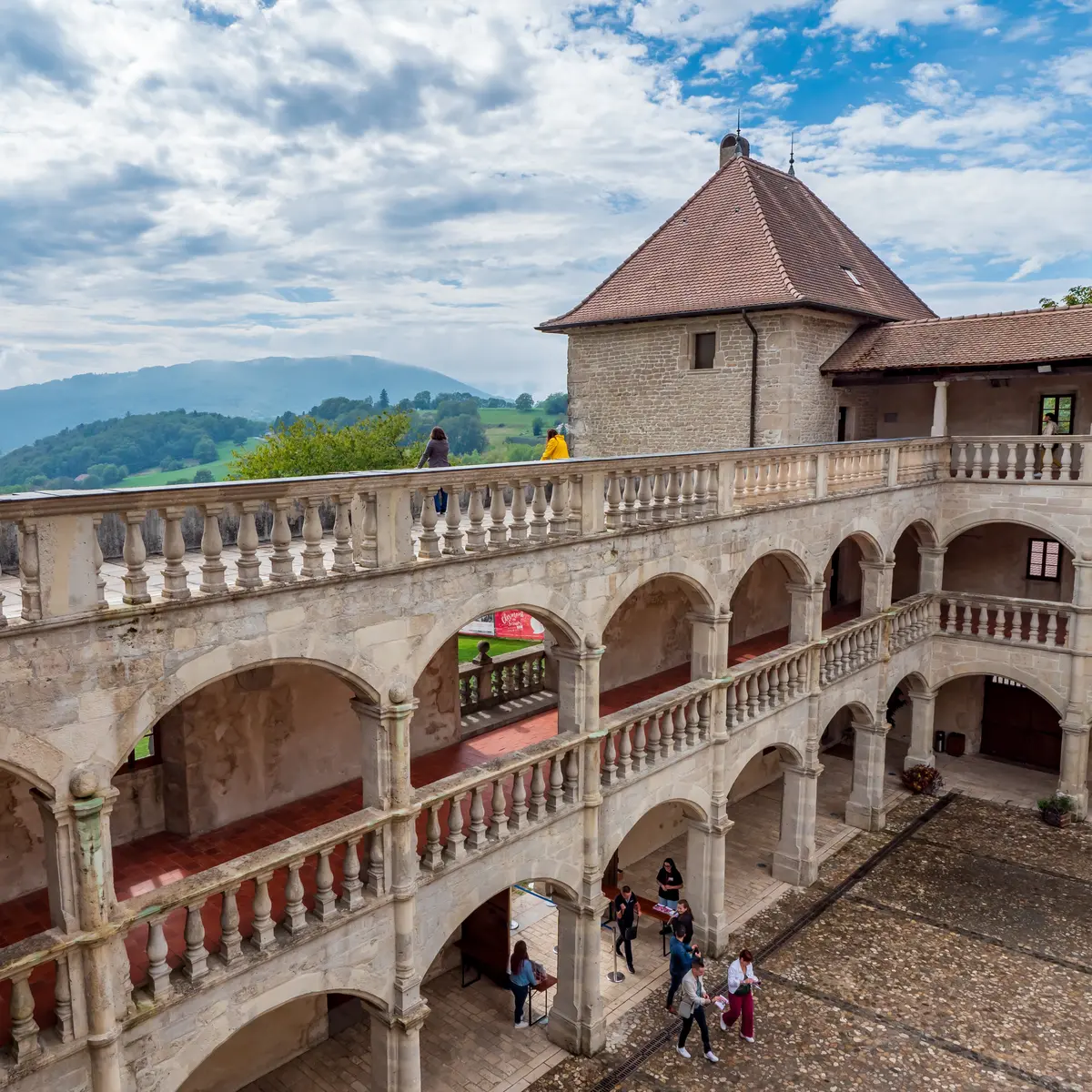 Cour et galeries du château
