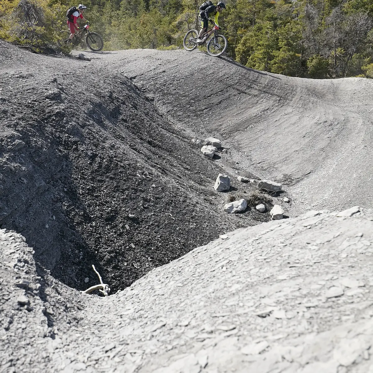 Sentier balisé dans les Terres Noires