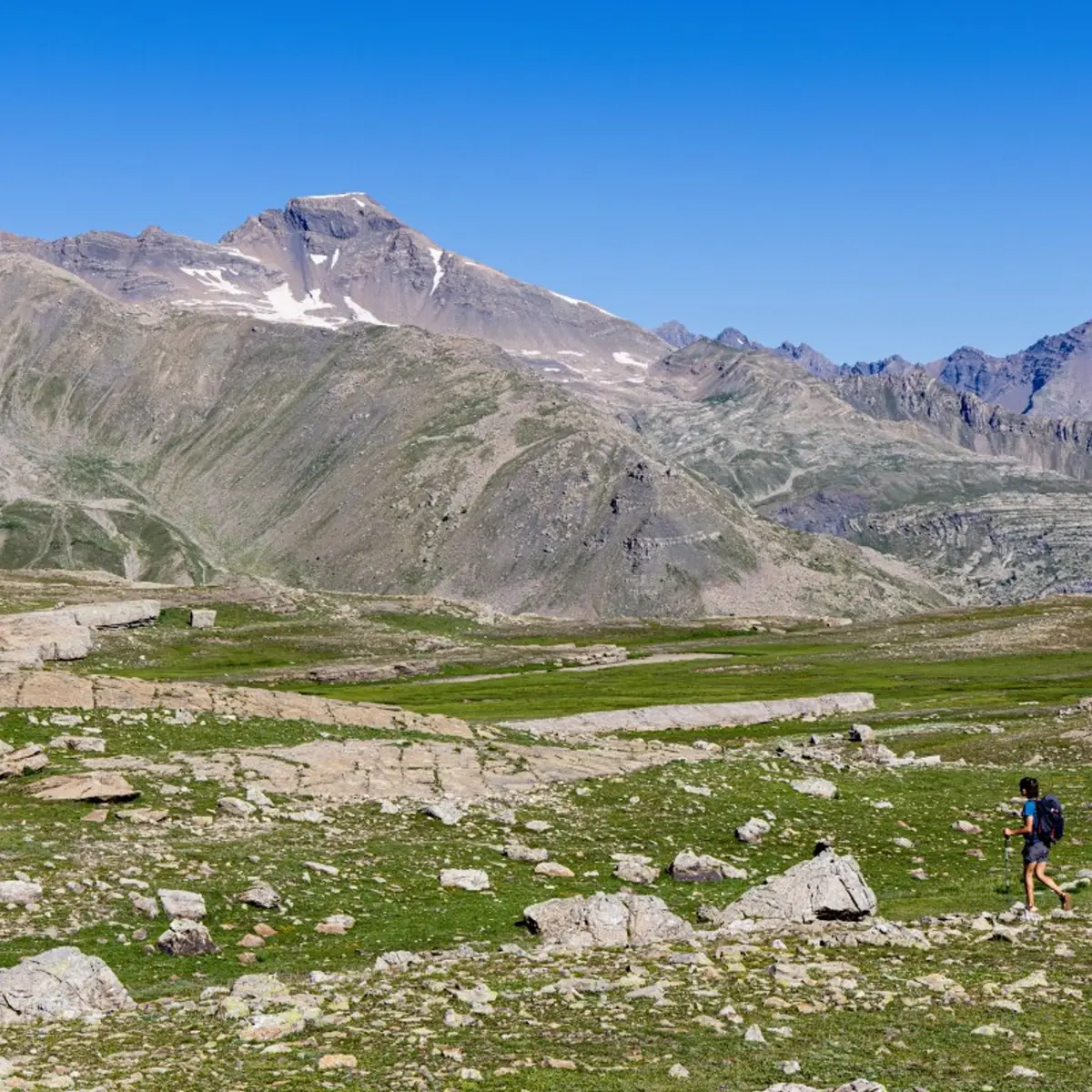 Montée au col des Terres Blanches depuis Dormillouse