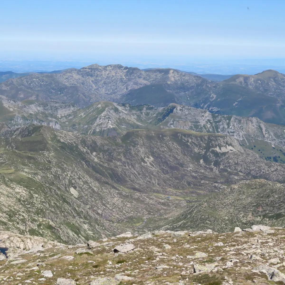 Vue depuis la Pique Rouge