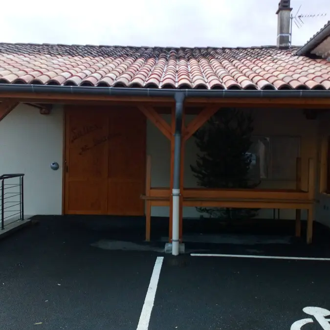 Entrée de la salle des fêtes de Chabestan