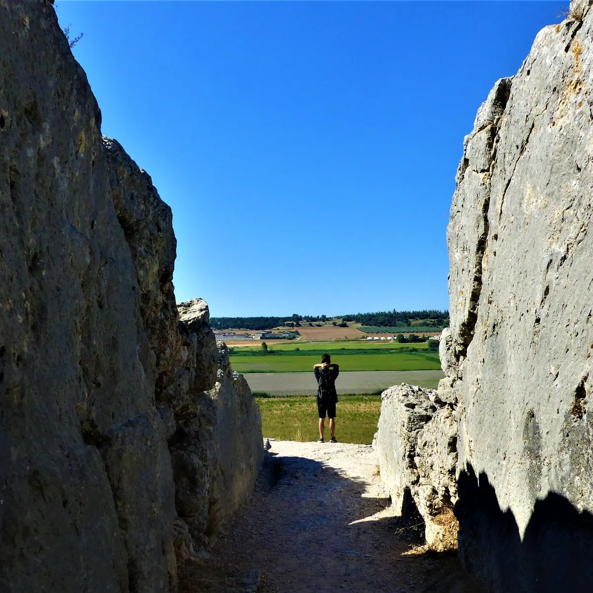 Entre l'aqueduc et la meunerie de Barbegal