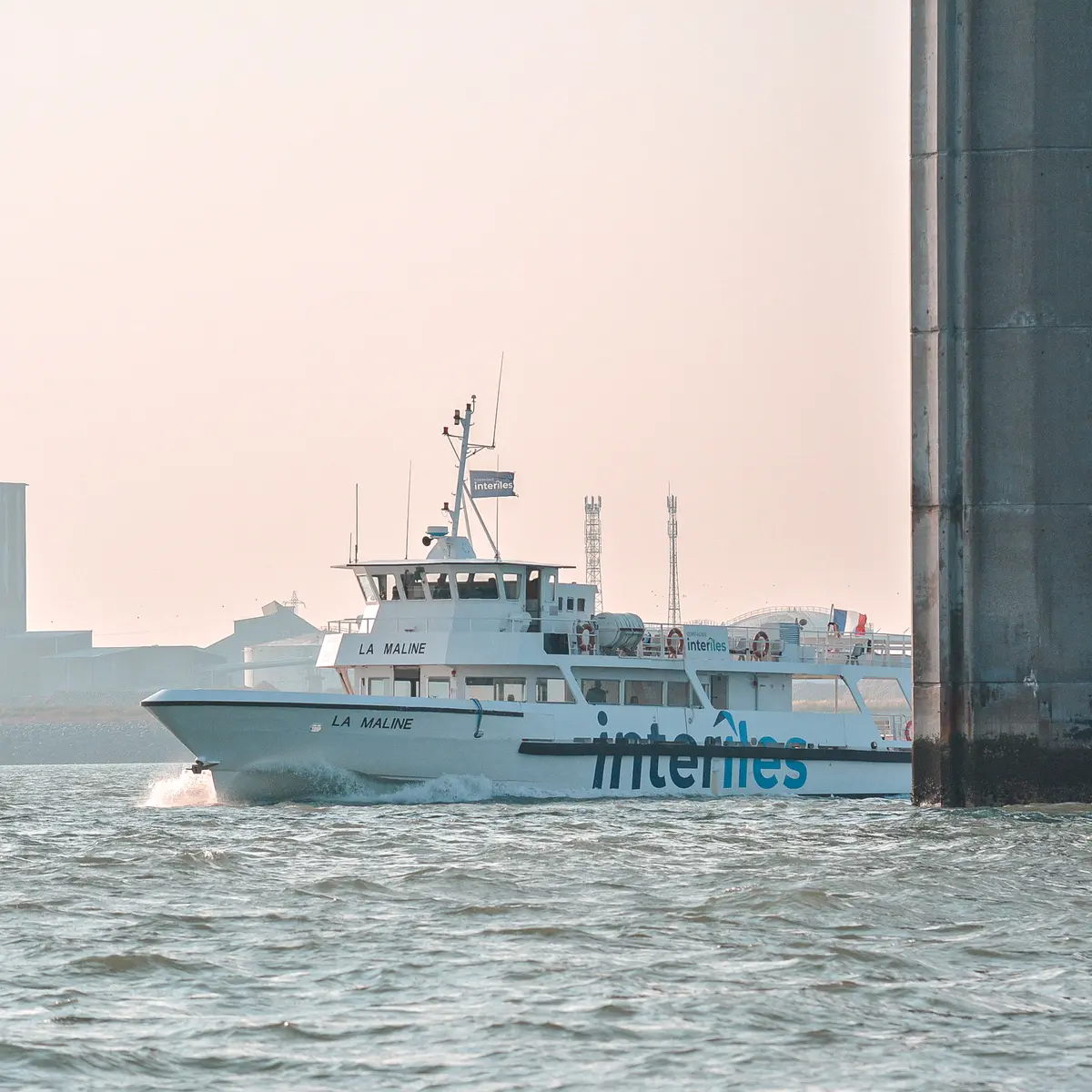 Liaison maritime : Île de Ré  La Rochelle