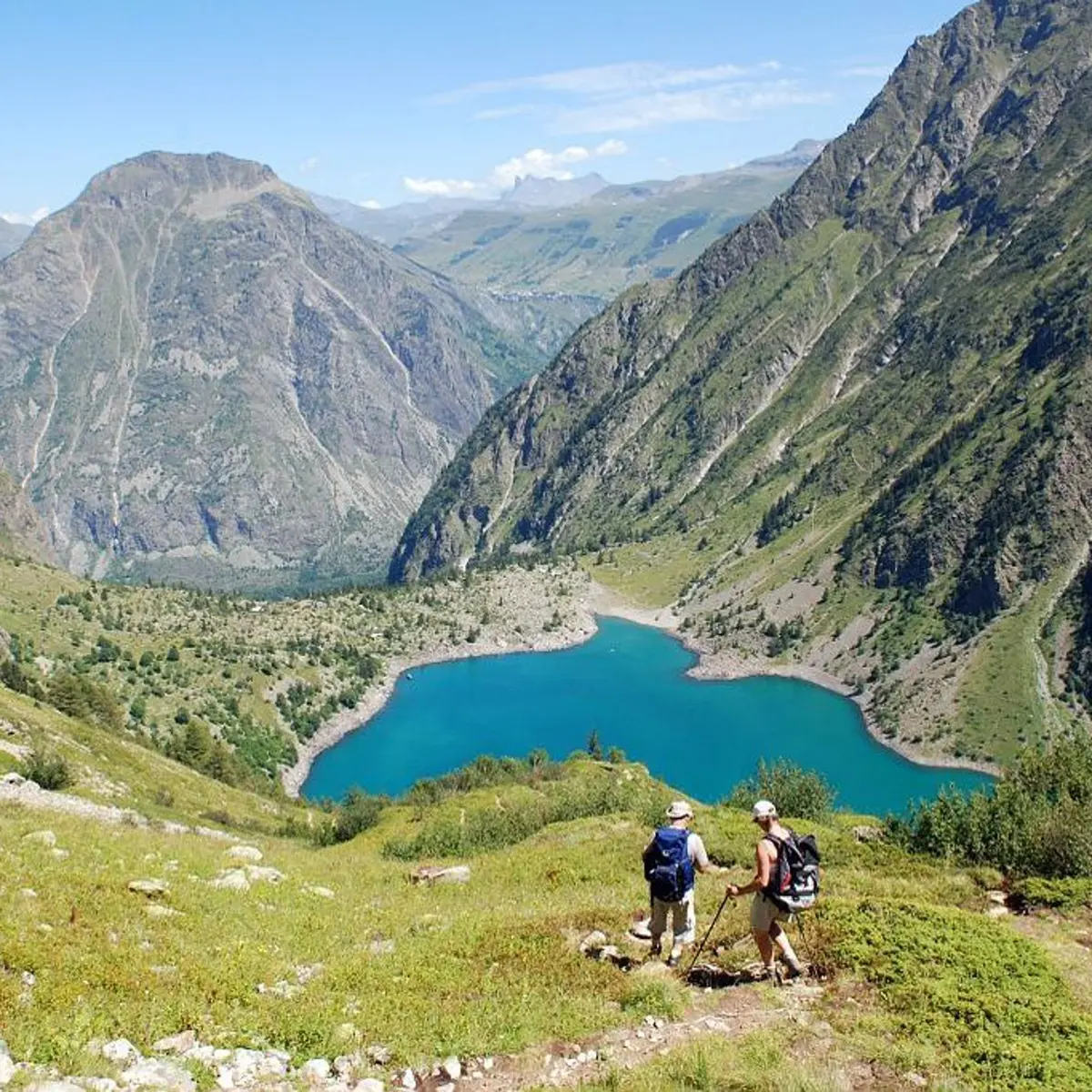 randonneurs au lac du Lauvitel