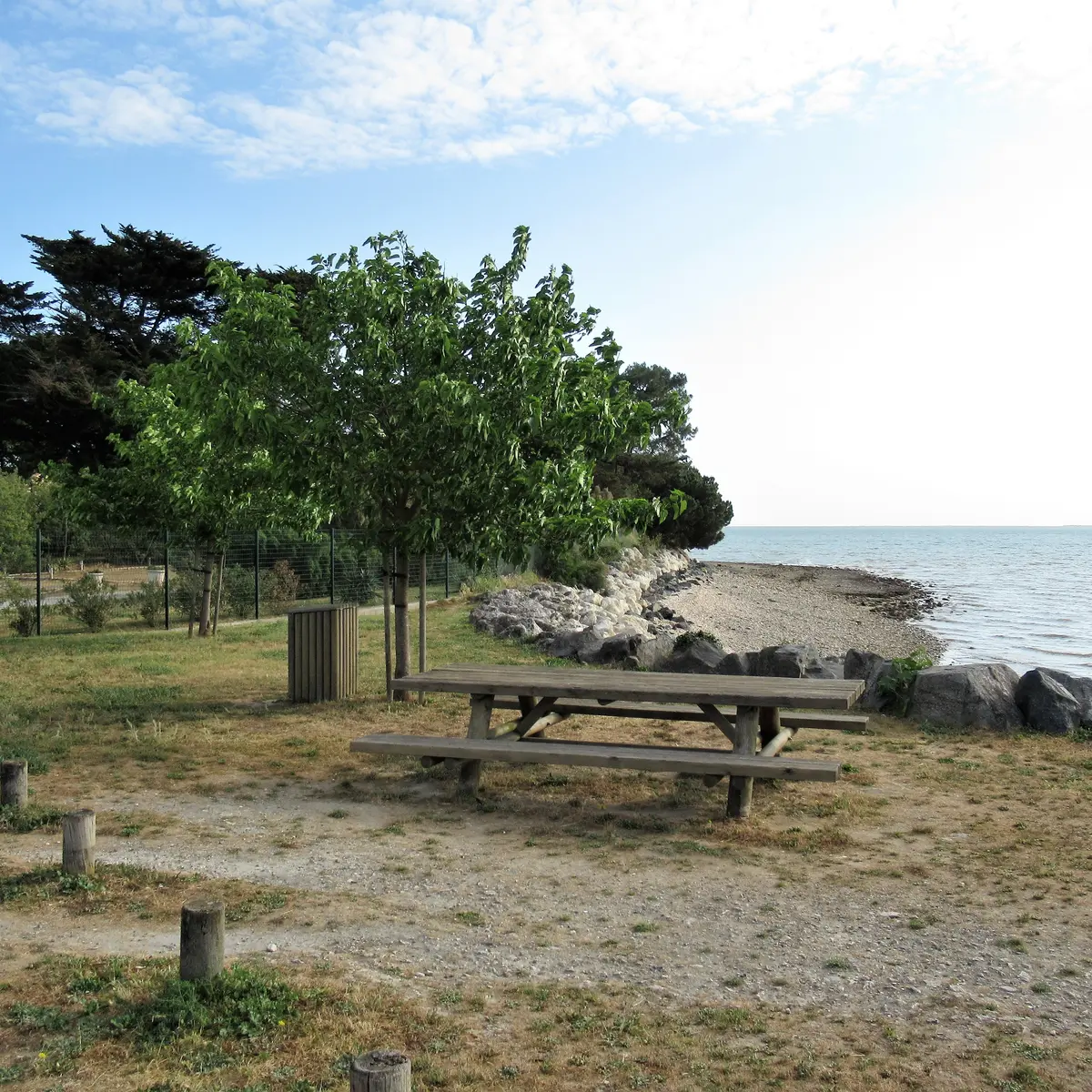 Corniche picnic tables