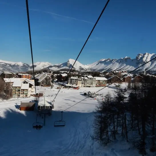 Sur le front de neige de La Joue du Loup, Dévoluy, Alpes du Sud
