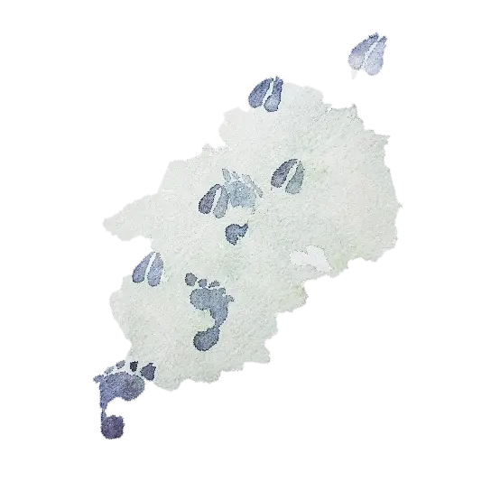 Aquarelle représentant une chaîne de montagne dans les tons de bleus.