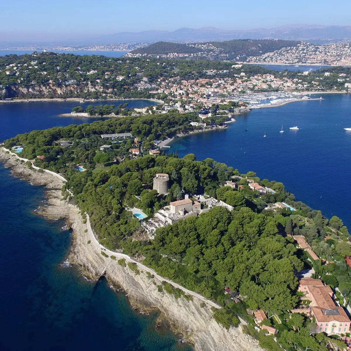 Vue aérienne du cimetière marin et de la pointe Saint-Hospice