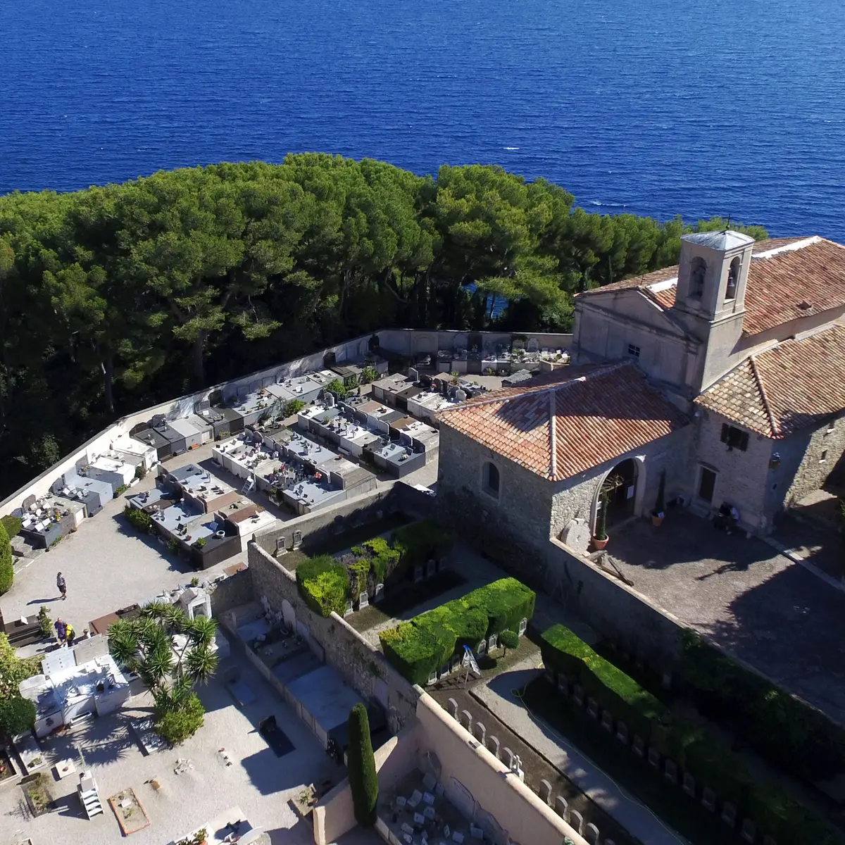Vue aérienne du cimetière marin et de la pointe Saint-Hospice