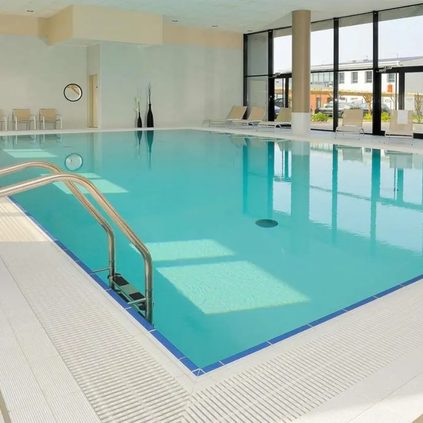 Piscine, Resid'home Carrières La Défense