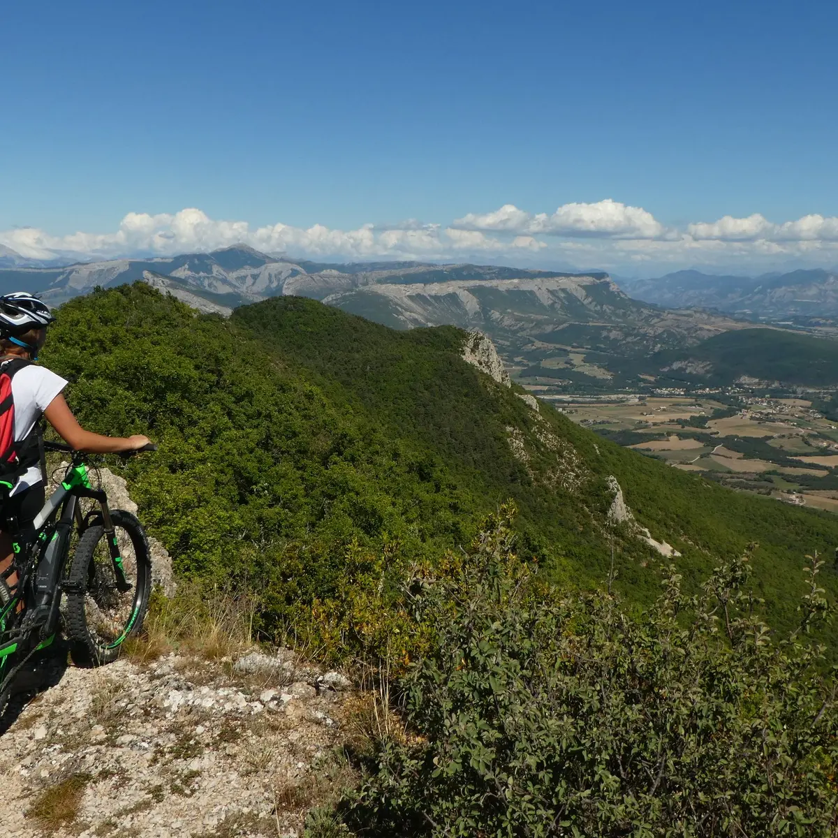 Jolis points de vue sur les vallées du Céans et de la Blaisance