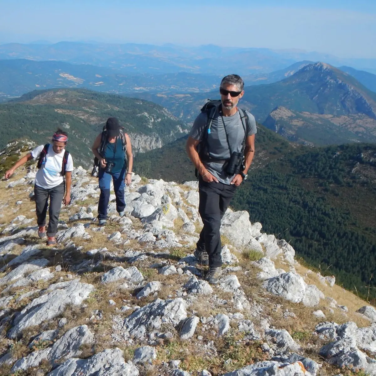En grimpant sur les crêtes
