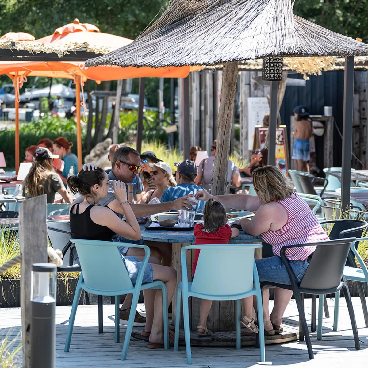 table famille et paillotte