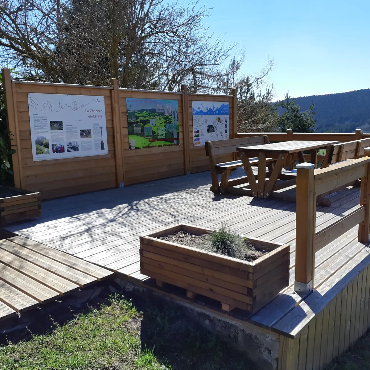 Aire de pique nique à La Chapelle en Lafaye (42380)