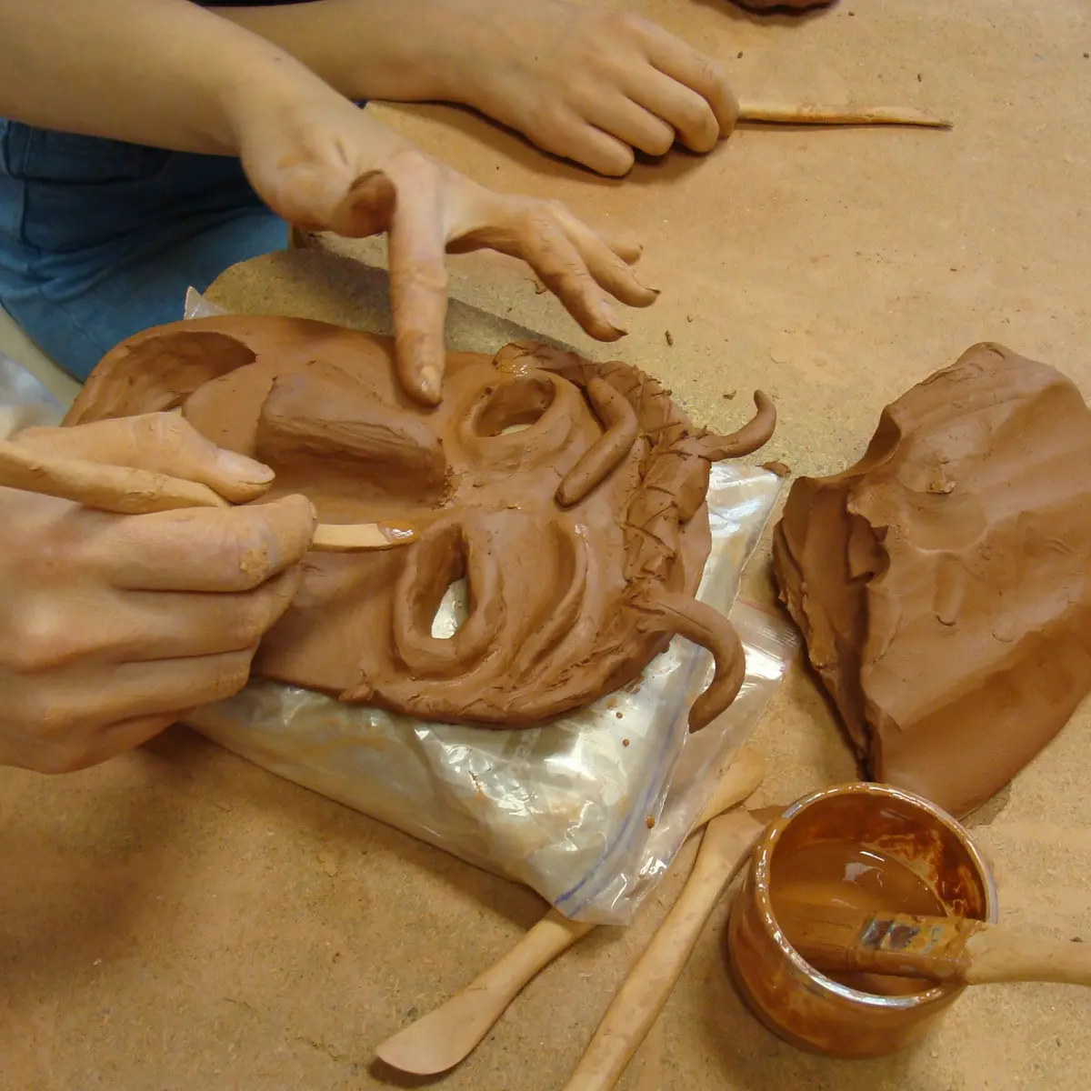 Atelier masque en argile